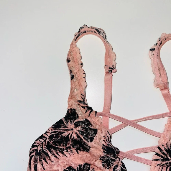 PINK Victoria’s Secret Pink & Black Hibiscus Print Strappy Lace Bralette Small - Picture 2 of 9